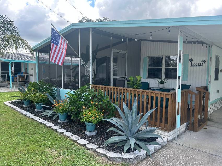Hudson, FL Mobile Home for Sale located at 10512 Fitting Ln Country Village