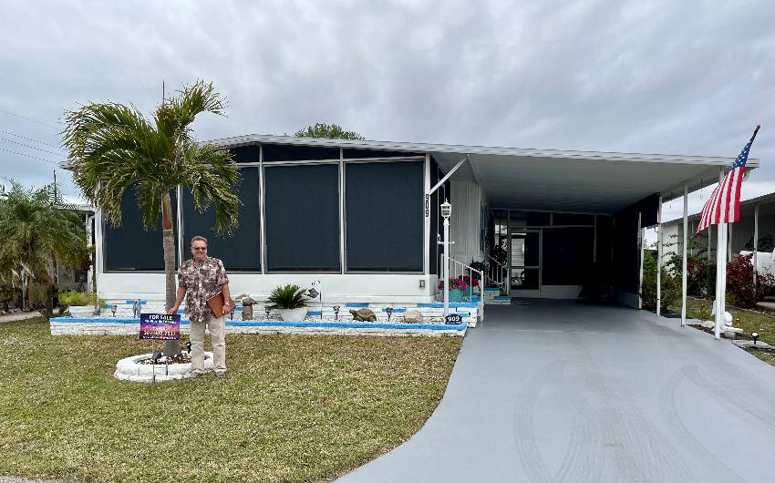 Venice, FL Mobile Home for Sale located at 909 Montego W Bay Indies