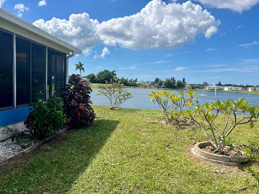 Bradenton, FL Mobile Home for Sale located at 570 57th Ave W Lot 28 Pescara Lakes
