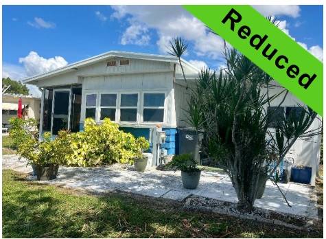 Bradenton, FL Mobile Home for Sale located at 570 57th Ave W Lot 28 Pescara Lakes
