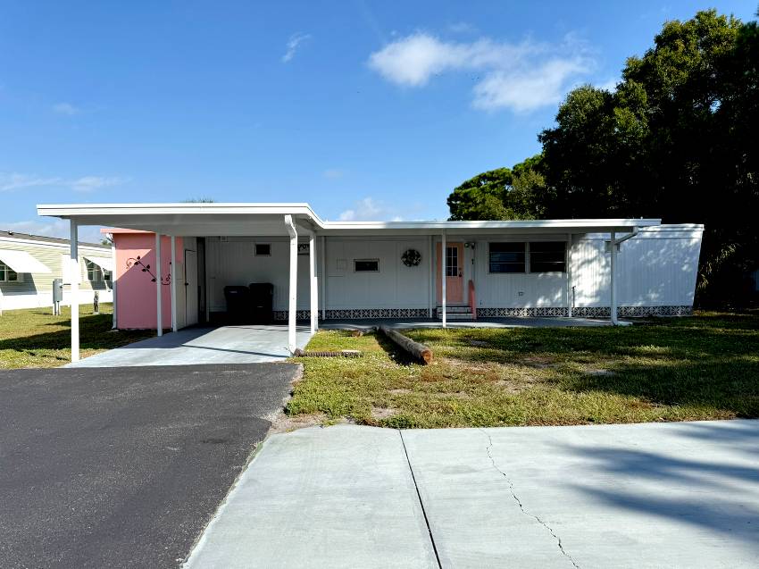 Bradenton, FL Mobile Home for Sale located at 603 63rd Ave B6 Bayshore Windmill Village
