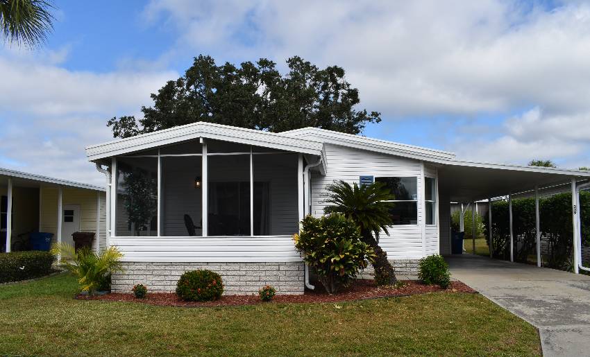 Mulberry, FL Mobile Home for Sale located at 339 Lake Huron Dr Lake Pointe Village