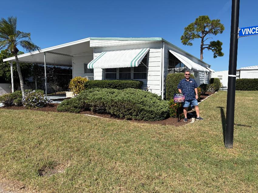 Venice, FL Mobile Home for Sale located at 935 Vincent W Bay Indies