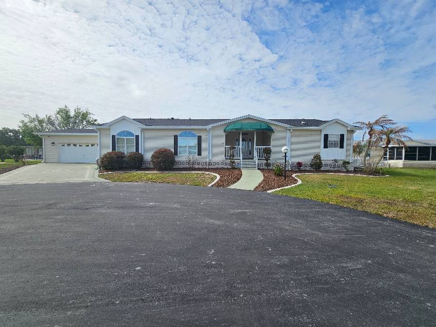 Lakeland, FL Mobile Home for Sale located at 4773 Devonwood Ct Schalamar Creek Golf & Country Club