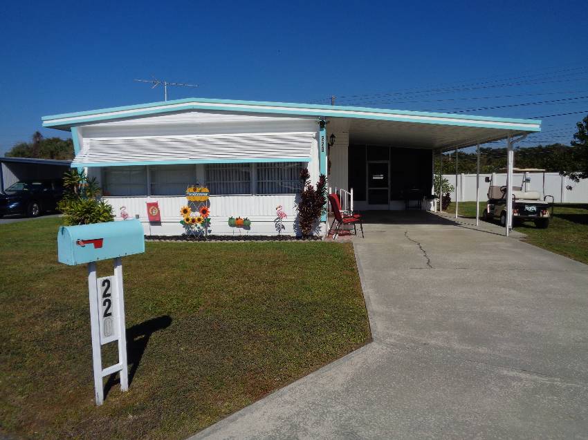 Lakeland, FL Mobile Home for Sale located at 220 Jay Ave Twin Palms