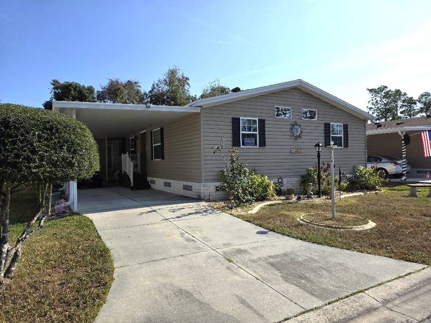 Homosassa, FL Mobile Home for Sale located at 10641 S Termon Dr Walden Woods South