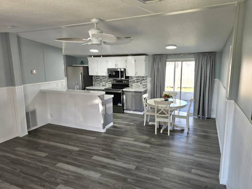 Mulberry, FL Mobile Home for Sale located at 223 Lake Huron Dr Lake Pointe Village