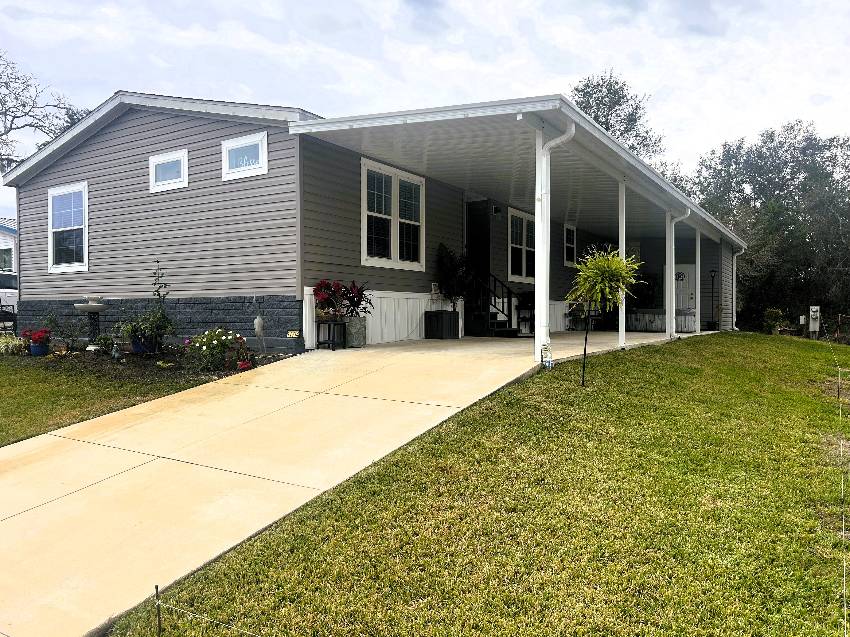 New Port Richey, FL Mobile Home for Sale located at 11714 Imperial Oaks Blvd Imperial Oaks Manufactured Home Community