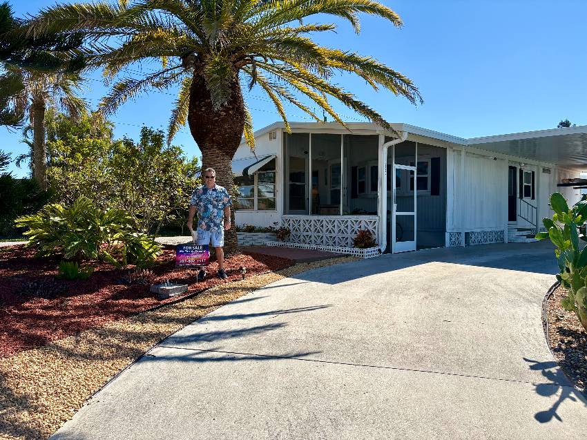 Venice, FL Mobile Home for Sale located at 990 Questa E Bay Indies