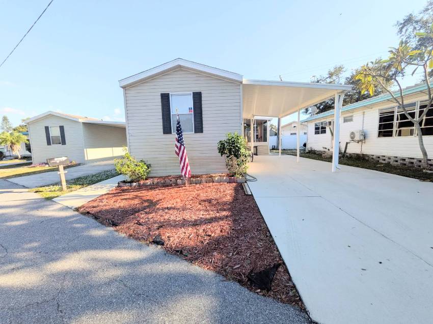 Clearwater, FL Mobile Home for Sale located at 28488 Us 19 N Lot 178 Silk Oak Lodge