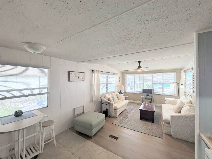 Largo, FL Mobile Home for Sale located at 6372 126th Ave Lot 90 Sun Seair