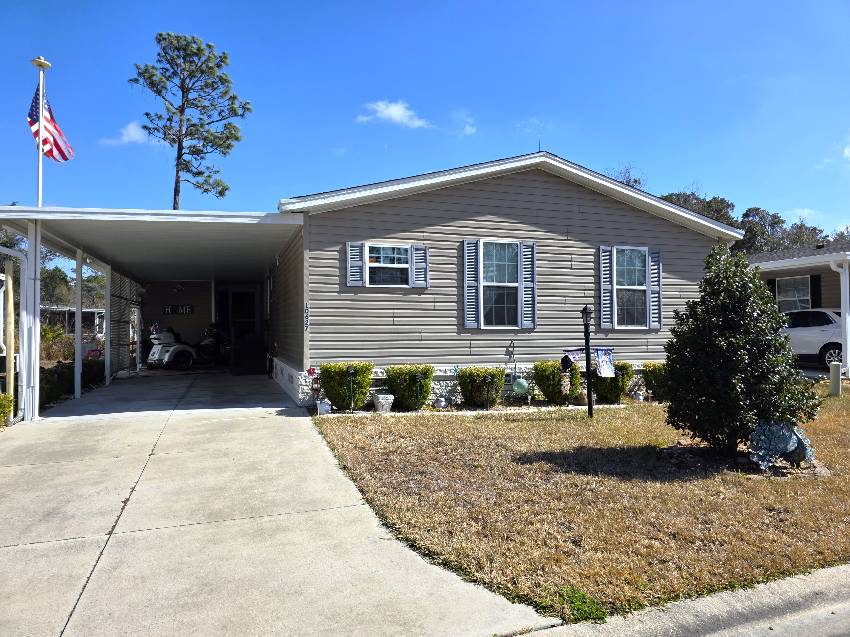 Homosassa, FL Mobile Home for Sale located at 10627 S Termon Dr Walden Woods South
