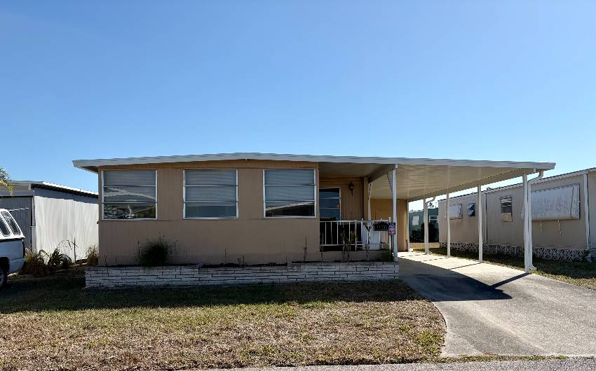 Venice, FL Mobile Home for Sale located at 976 Freeport E Bay Indies