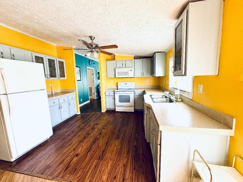 Mulberry, FL Mobile Home for Sale located at 419 Apache Trail Paradise Lakes Estates