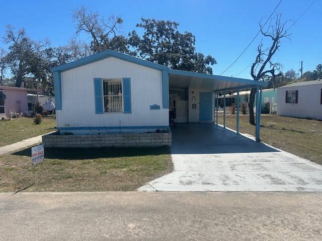 Hudson, FL Mobile Home for Sale located at 10508 Fitting Ln Country Village