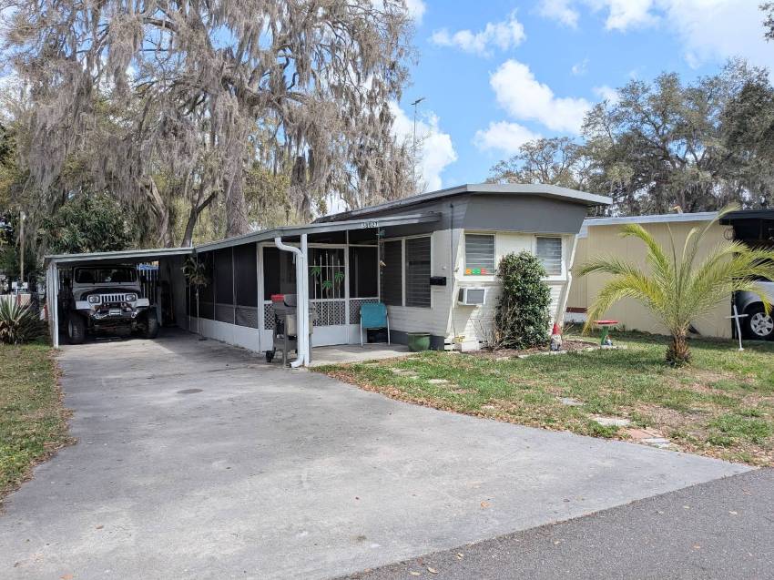 Zephyrhills, FL Mobile Home for Sale located at 38027 End Ave Bedrock Winters