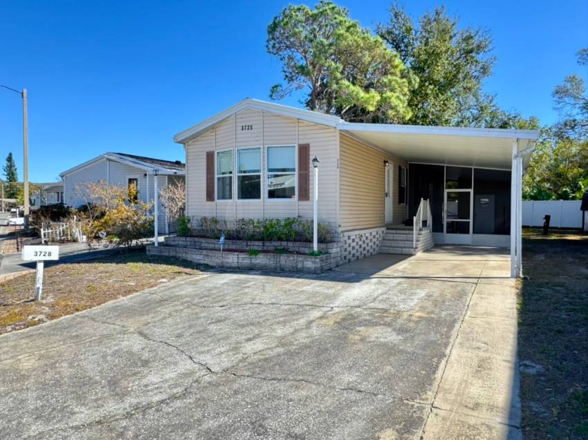 Tampa, FL Mobile Home for Sale located at 3728 Winward Lakes Dr. Winward Lakes