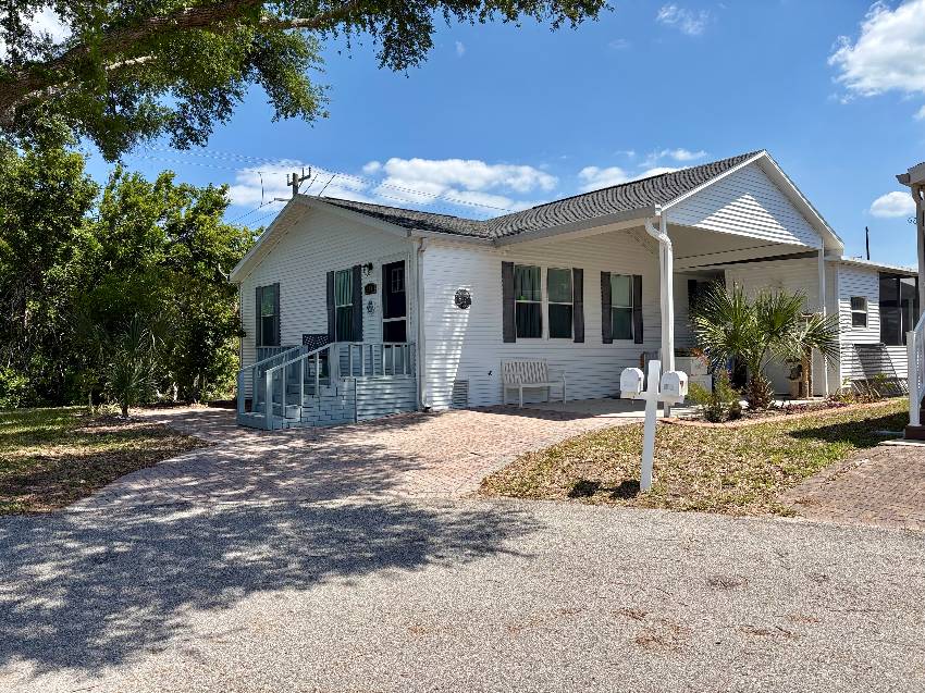 Venice, FL Mobile Home for Sale located at 988 Haiti E Bay Indies