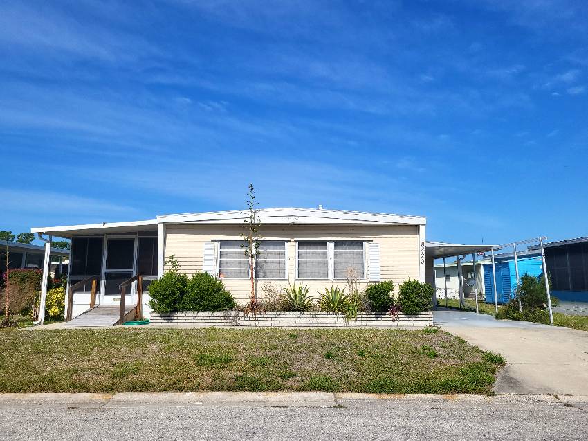 Sarasota, FL Mobile Home for Sale located at 8420 Morgan Dr Park East Club