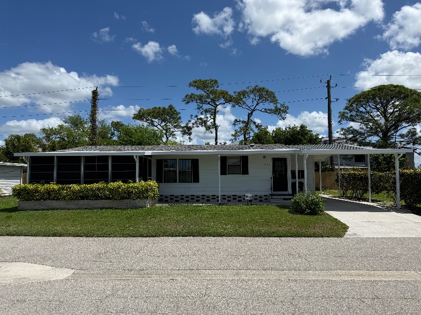 Sarasota, FL Mobile Home for Sale located at 5723 Seven Oaks Dr. Camelot East Village