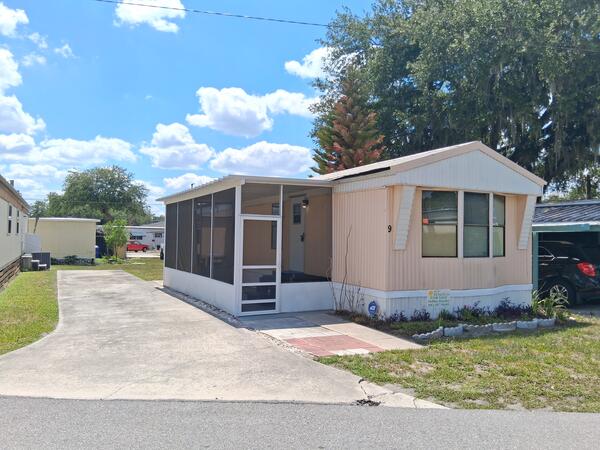 Lakeland, FL Mobile Home for Sale located at 9 Bonisee Circle Bedrock Lake Bonny Mobile Home Park