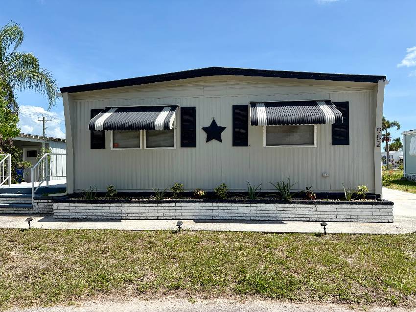 Venice, FL Mobile Home for Sale located at 982 Vincent E Bay Indies