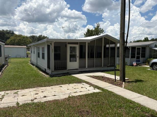 Dade City, FL Mobile Home for Sale located at 16731 Us Hwy 301 N, #123 