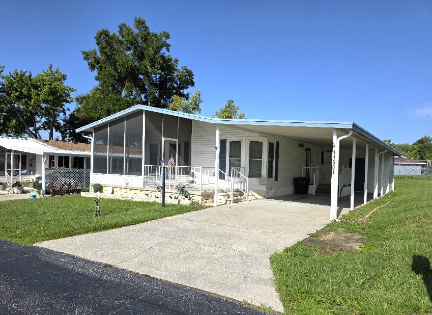 Dade City, FL Mobile Home for Sale located at 11601 Pierview Rd Fishermans Cove