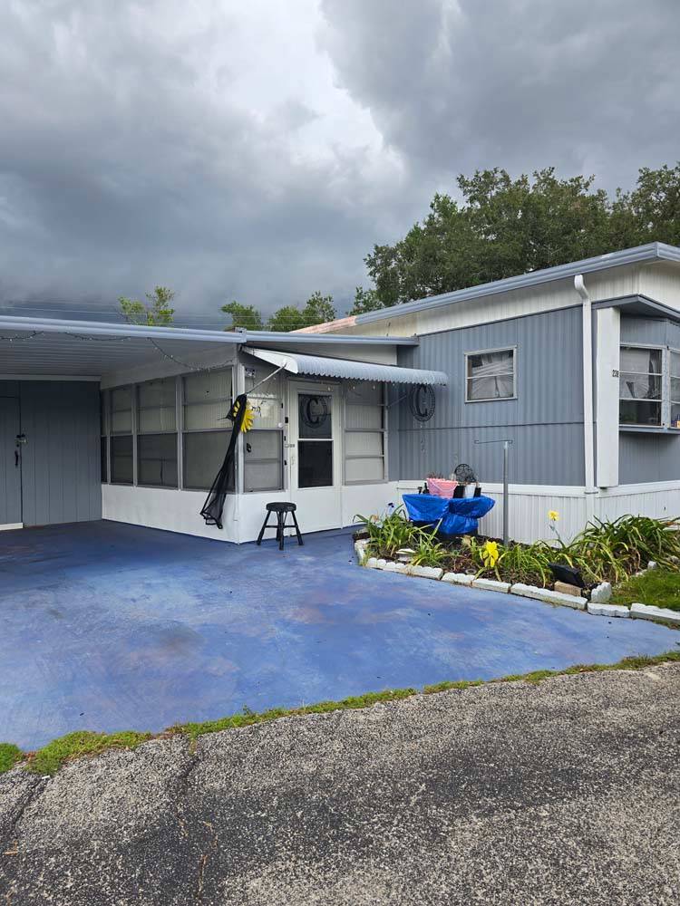 Lakeland, FL Mobile Home for Sale located at 238 Inman Drive Colonial Mobile Home Village