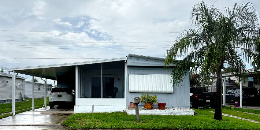 Bradenton, FL Mobile Home for Sale located at 5220 5th St W Casa Del Ray