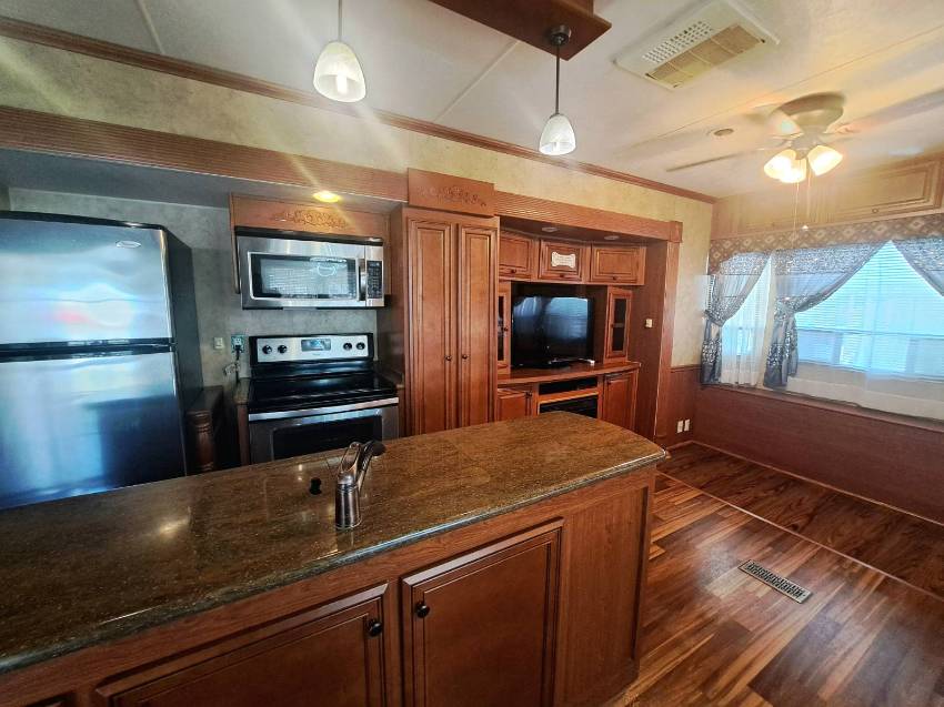 Dade City, FL Mobile Home for Sale located at 17031 Us Hwy 301 N Lot Sb54 Dade City Resort