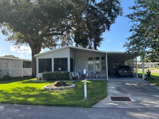 Lake Alfred, FL Mobile Home for Sale located at 132 Winterdale Dr. Kings Pointe