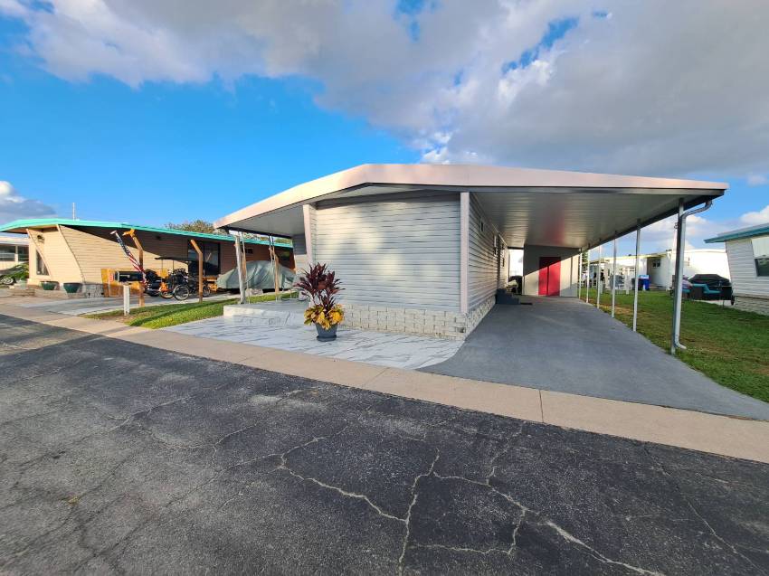 Dunedin, FL Mobile Home for Sale located at 800 Main St Lot 393 Golden Crest