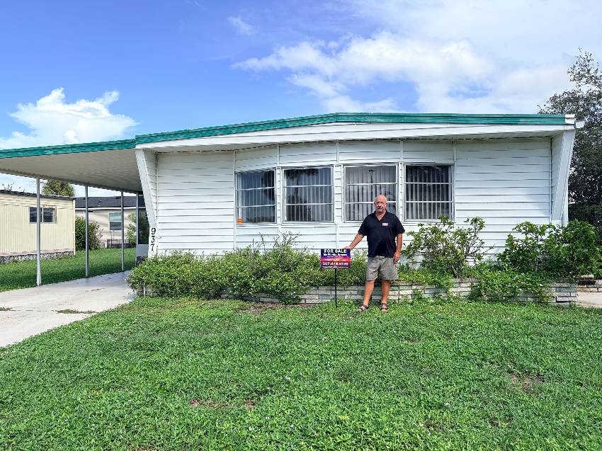 Venice, FL Mobile Home for Sale located at 937 Kenoma W:  This Is A Steal Of A Deal On A 2/2 Home In Active 55+ Community.  3 Heated Pools, 3 Clubhouses, Pickleball, Te Bay Indies