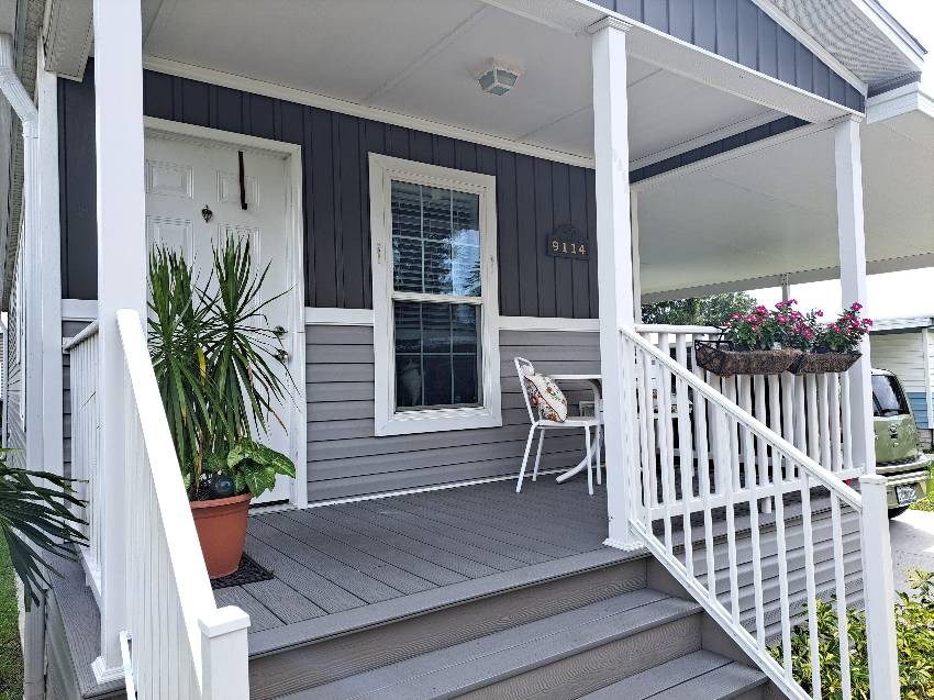 Mobile home exterior porch