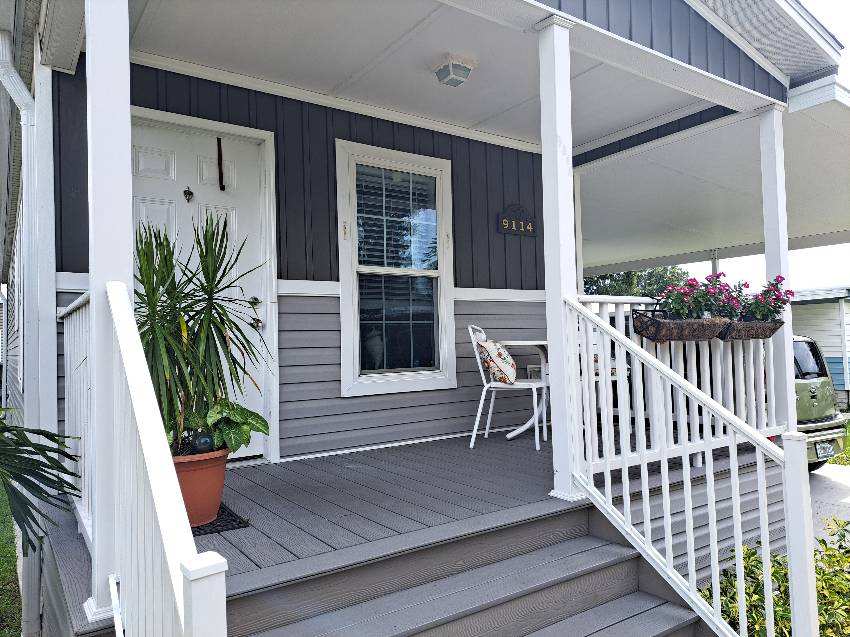 Cozy mobile home front porch