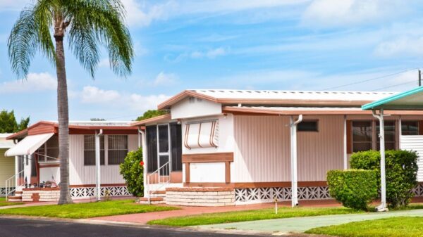 Why Mobile Home Parks in Florida Are Popular with Snowbirds