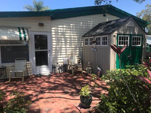 Mobile Home Deck and Patio Decorating Ideas