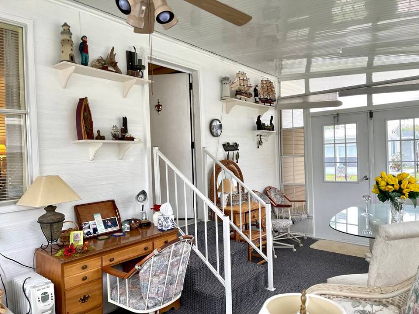 Mobile Home Sunroom and Lanai Decorating Ideas