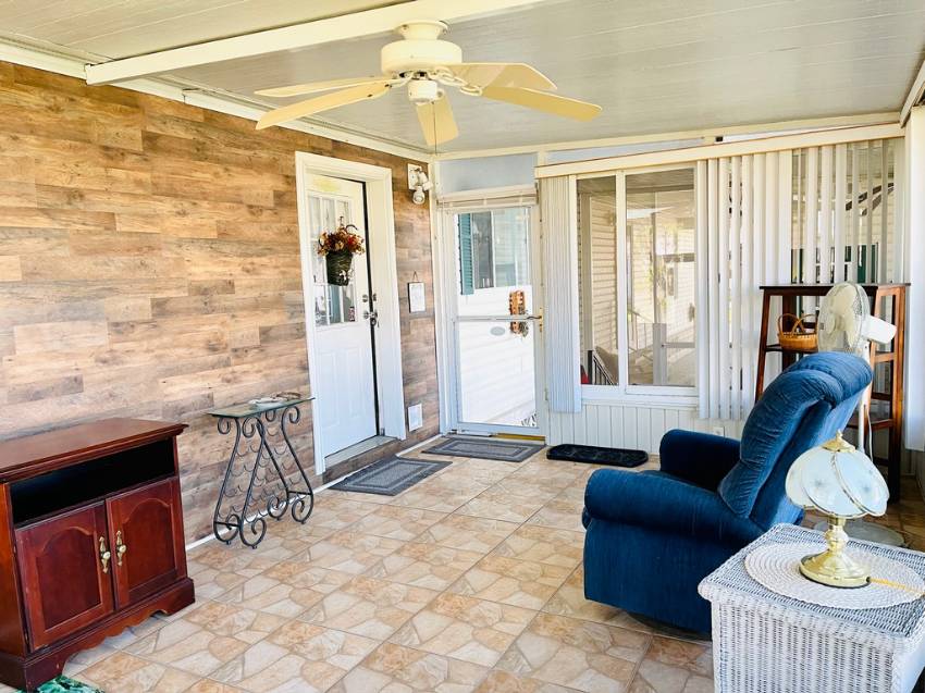 Mobile Home Sunroom and Lanai Decorating Ideas