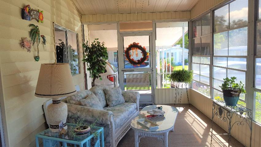 Mobile Home Sunroom and Lanai Decorating Ideas