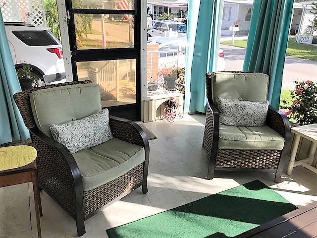 Mobile Home Sunroom and Lanai Decorating Ideas