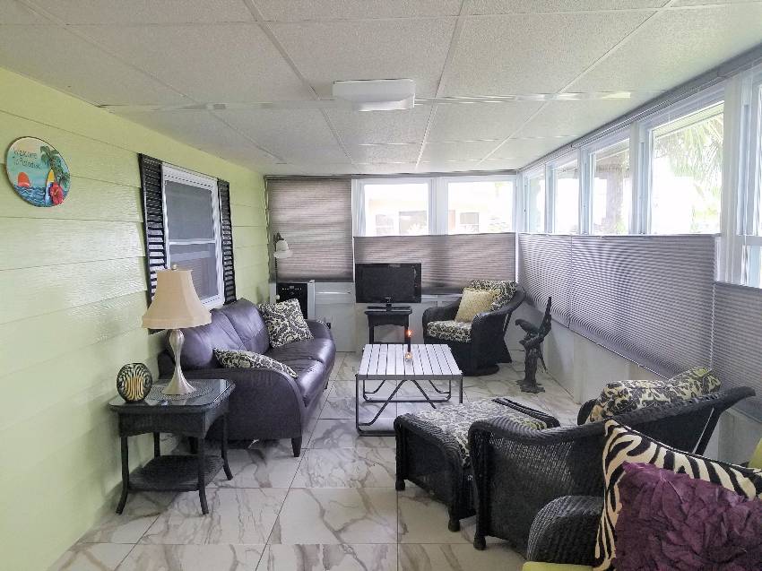 Mobile Home Sunroom and Lanai Decorating Ideas
