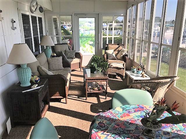 Mobile Home Sunroom and Lanai Decorating Ideas