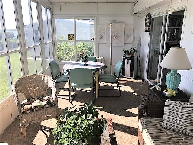 Mobile Home Sunroom and Lanai Decorating Ideas