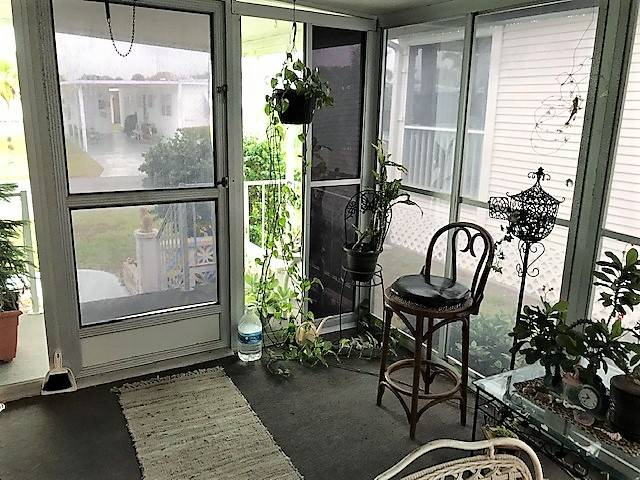 Mobile Home Sunroom and Lanai Decorating Ideas