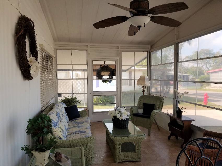 Mobile Home Sunroom and Lanai Decorating Ideas