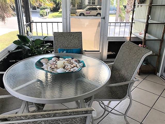 Mobile Home Sunroom and Lanai Decorating Ideas