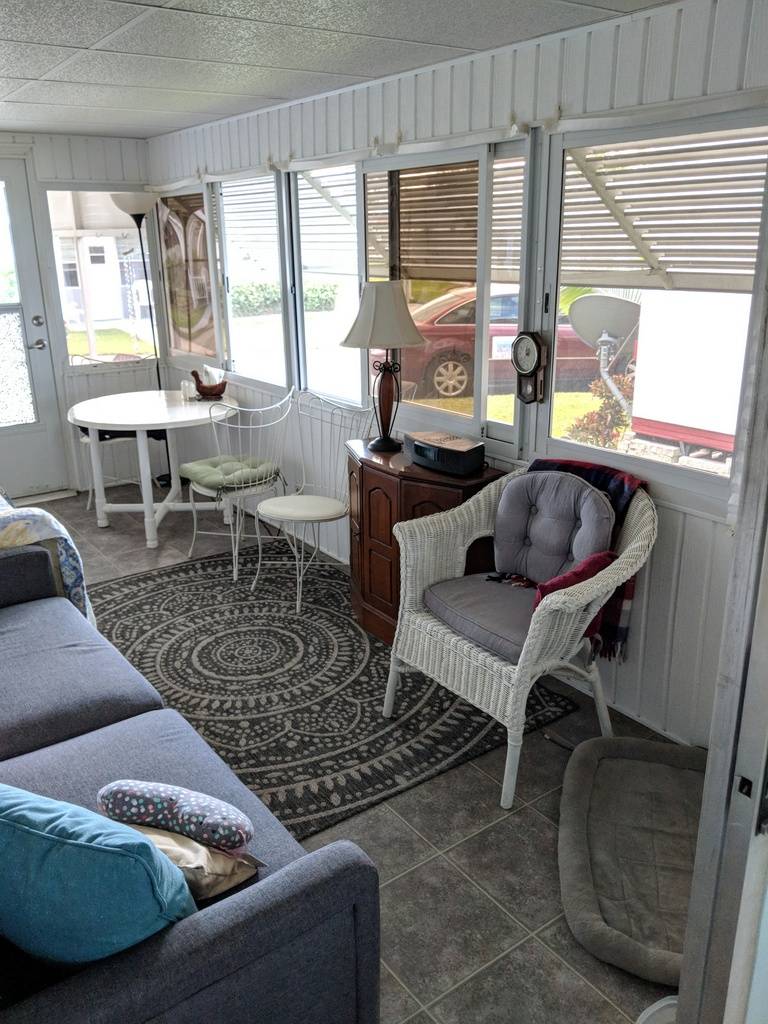 Mobile Home Sunroom and Lanai Decorating Ideas