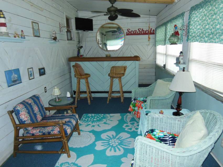 Mobile Home Sunroom and Lanai Decorating Ideas